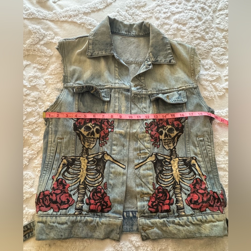 HAND-PAINTED CUSTOM DIA DE LOS MUERTOS JEAN VEST SIZE SMALL - Picture 3 of 5